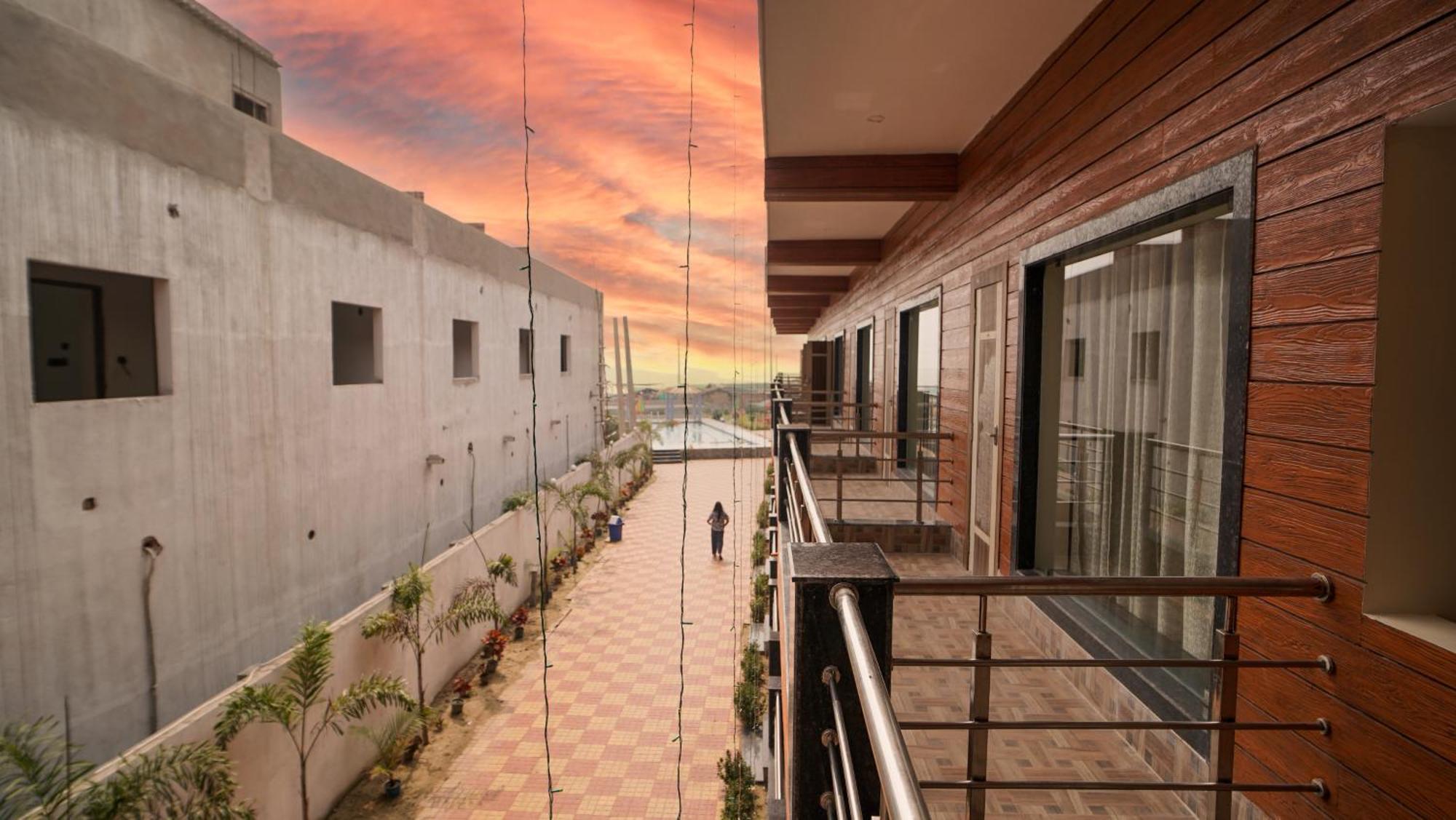 Sea Queen Beach Resort On Beach !! Couple Friendly Family Resort !! Mandarmani Exterior photo